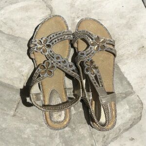 Elegant Women's Sandals with Rhinestone Detailing